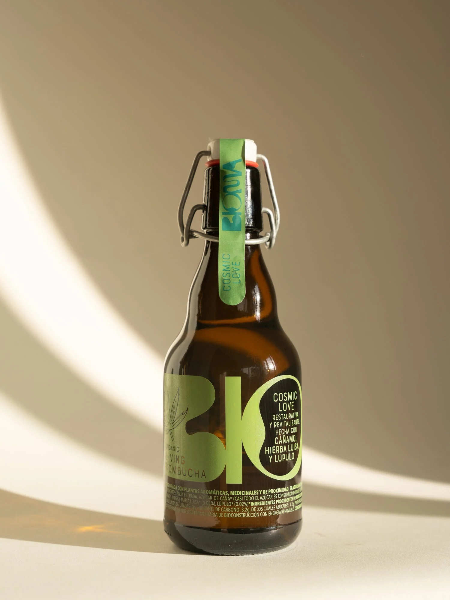 Kombucha Cosmic Love: Cáñamo Y Lúpulo Pack 6 Botellas 330 Ml - Image 2