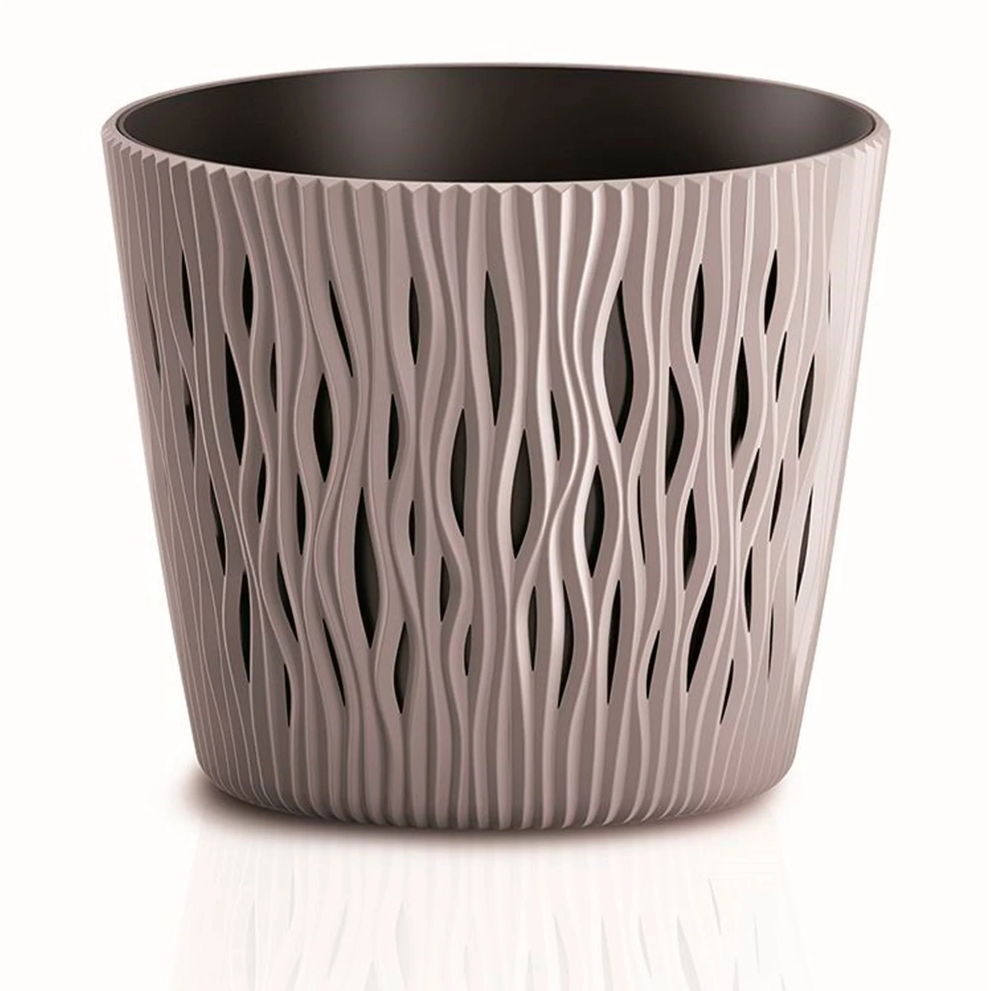 Maceta Redonda De Plastico Sandy Round En Color Mocca 12 (largo) X 12 (ancho) X 11,1 (alto) Cm
