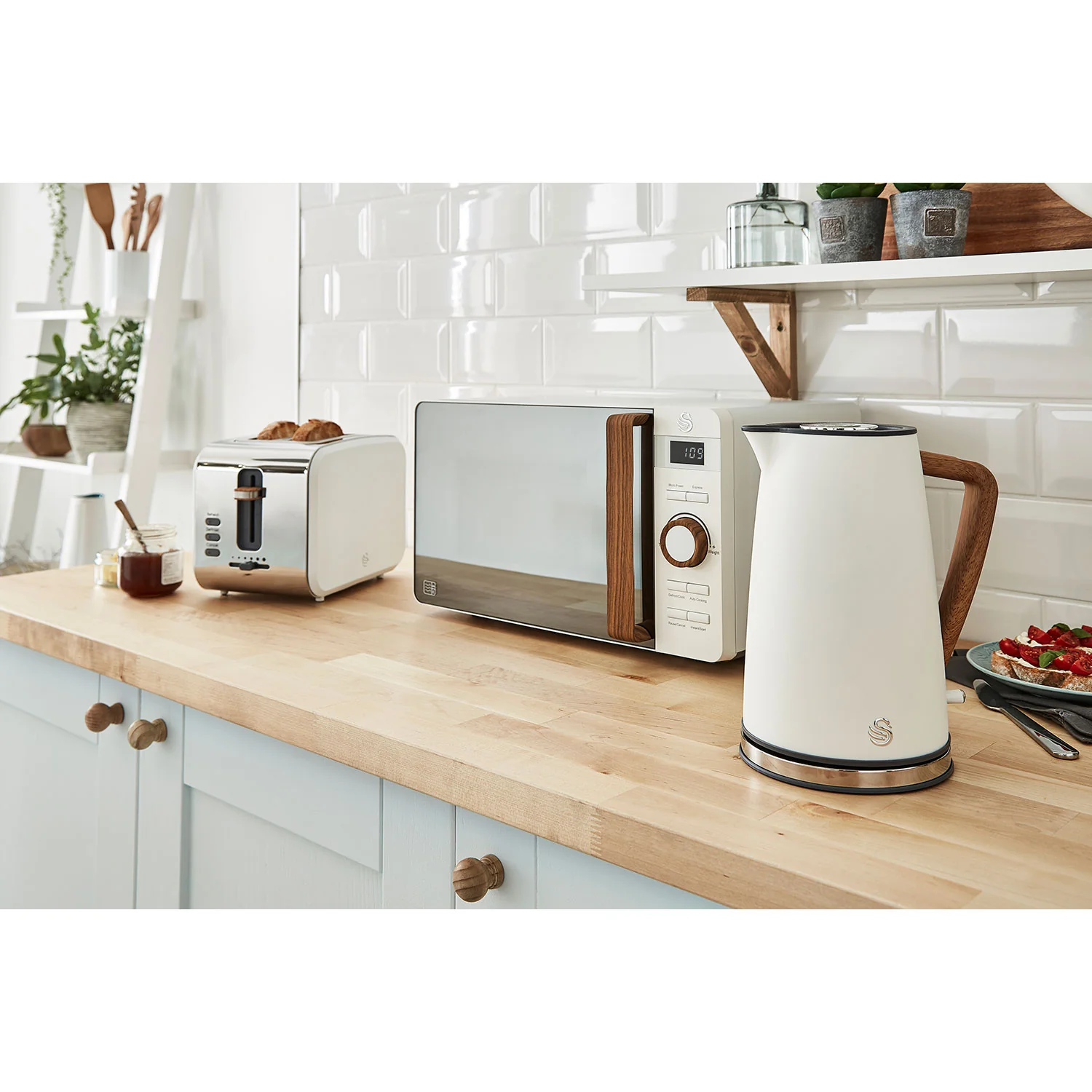 Swan Nordic Set Desayuno, Hervidor Agua 1,7l, Tostadora 2 Rebanadas, Microondas 20l Digital, Strp1060whtneu, Blanco - Image 2